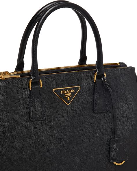 prada umhangetasche|prada tasche aus leder.